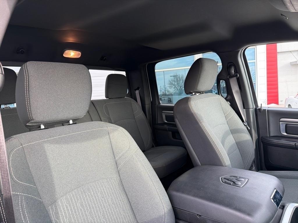 RAM 1500 Classic Warlock 4x4 Crew Cab 5'7" Box 2023