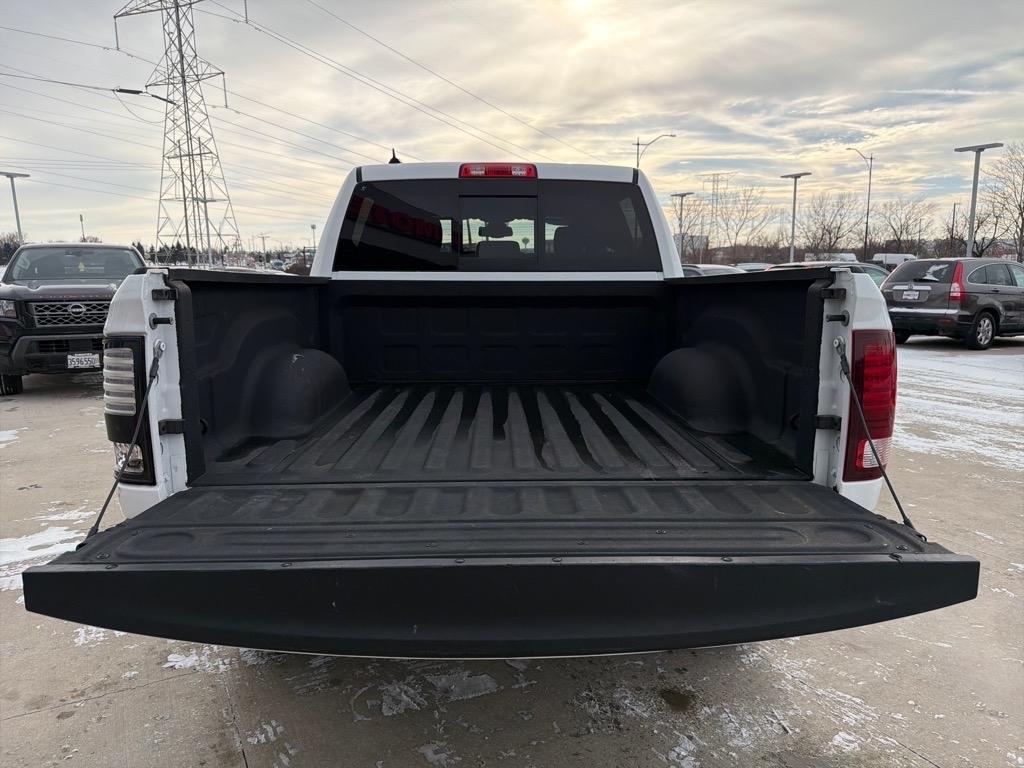 RAM 1500 Classic Warlock 4x4 Crew Cab 5'7" Box 2023