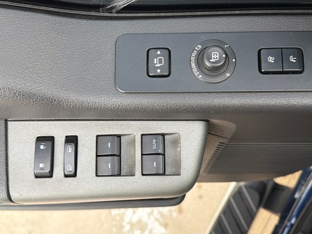 Ford F-250 SD Lariat Crew Cab 4WD 2011