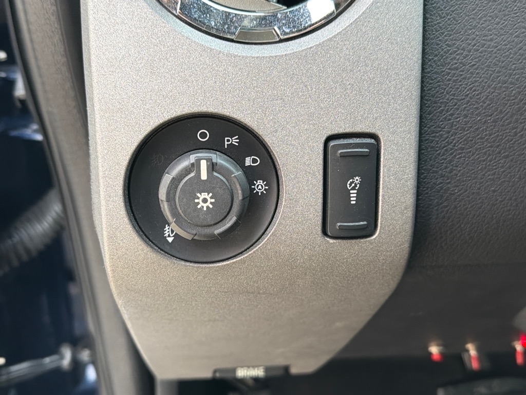 Ford F-250 SD Lariat Crew Cab 4WD 2011