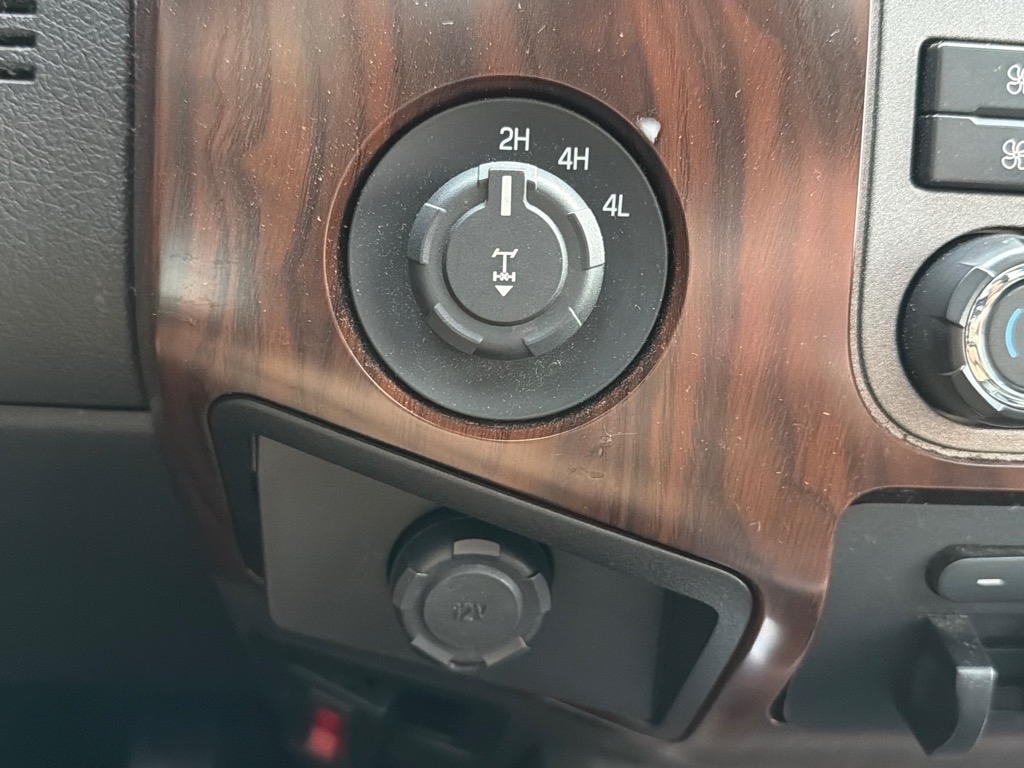 Ford F-250 SD Lariat Crew Cab 4WD 2011