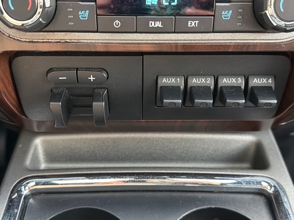 Ford F-250 SD Lariat Crew Cab 4WD 2011