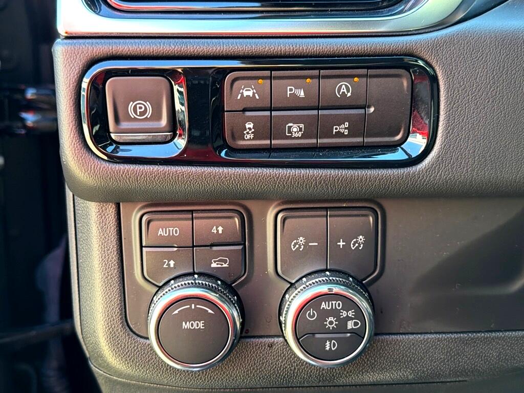 GMC Yukon XL Denali 4WD 2025