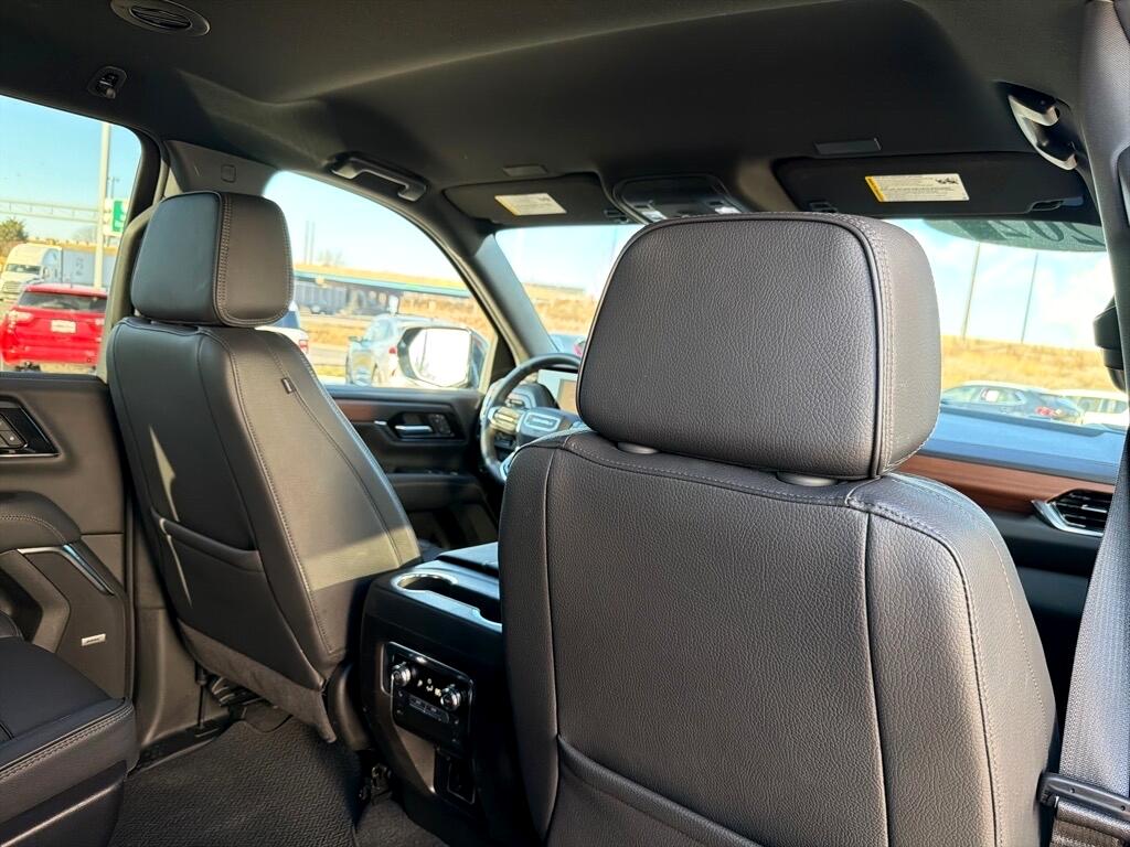 GMC Yukon XL Denali 4WD 2025