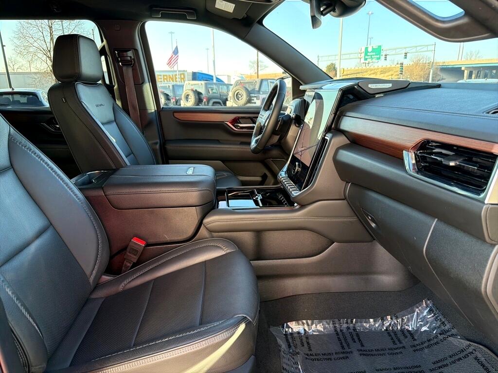 GMC Yukon XL Denali 4WD 2025