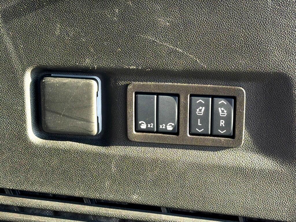 GMC Yukon XL Denali 4WD 2025