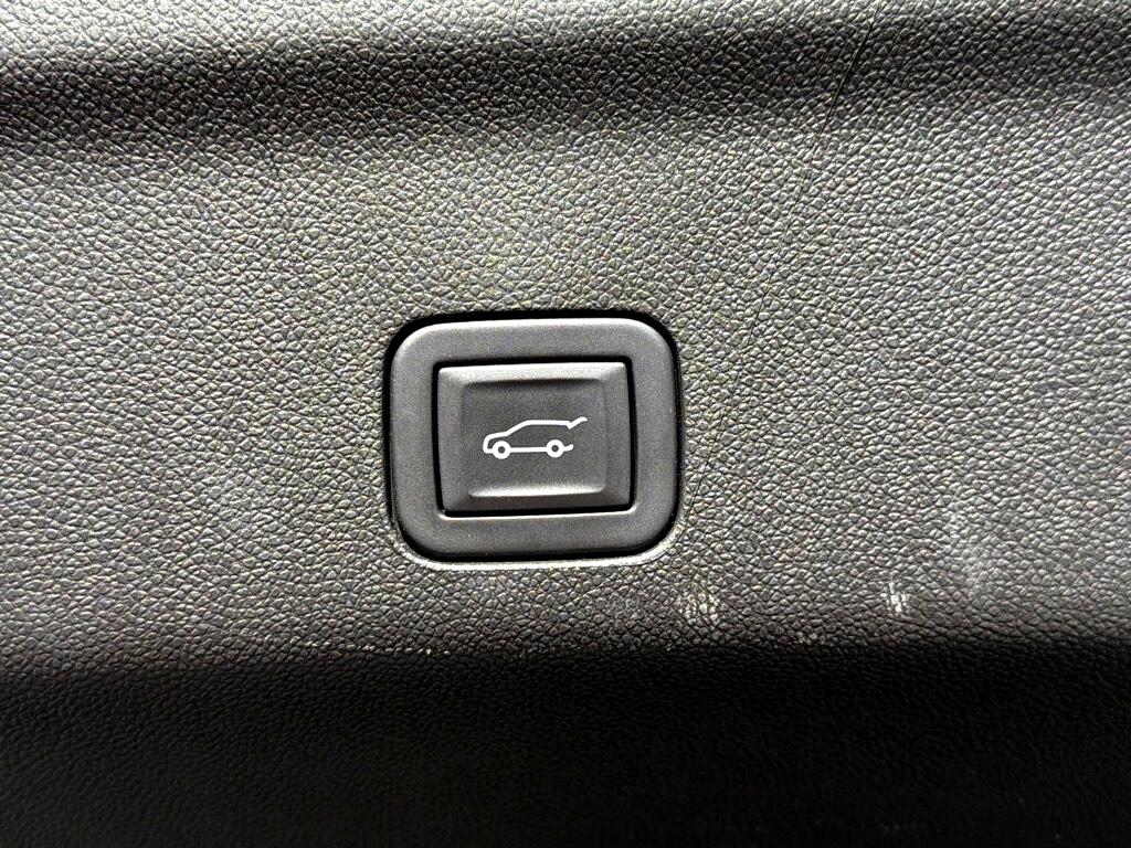 GMC Yukon XL Denali 4WD 2025