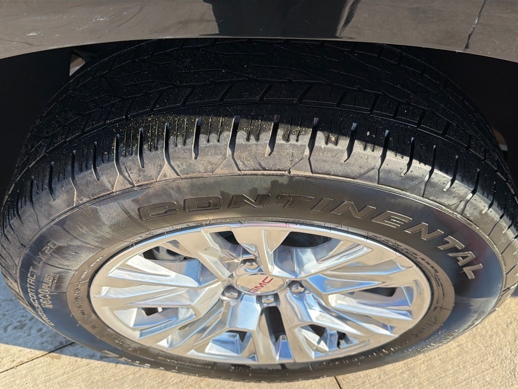 GMC Yukon XL Denali 4WD 2025