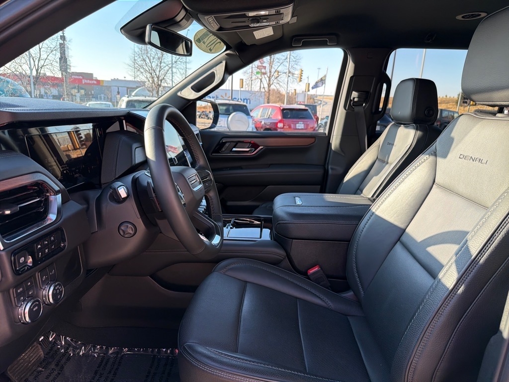 GMC Yukon XL Denali 4WD 2025