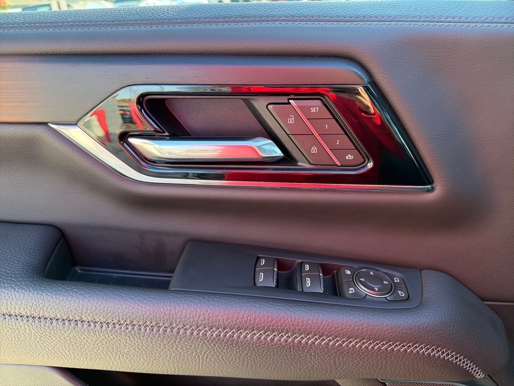 GMC Yukon XL Denali 4WD 2025