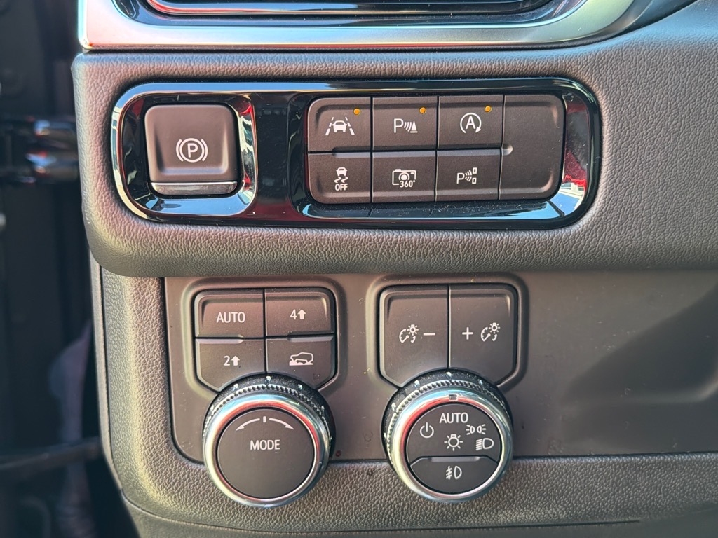 GMC Yukon XL Denali 4WD 2025