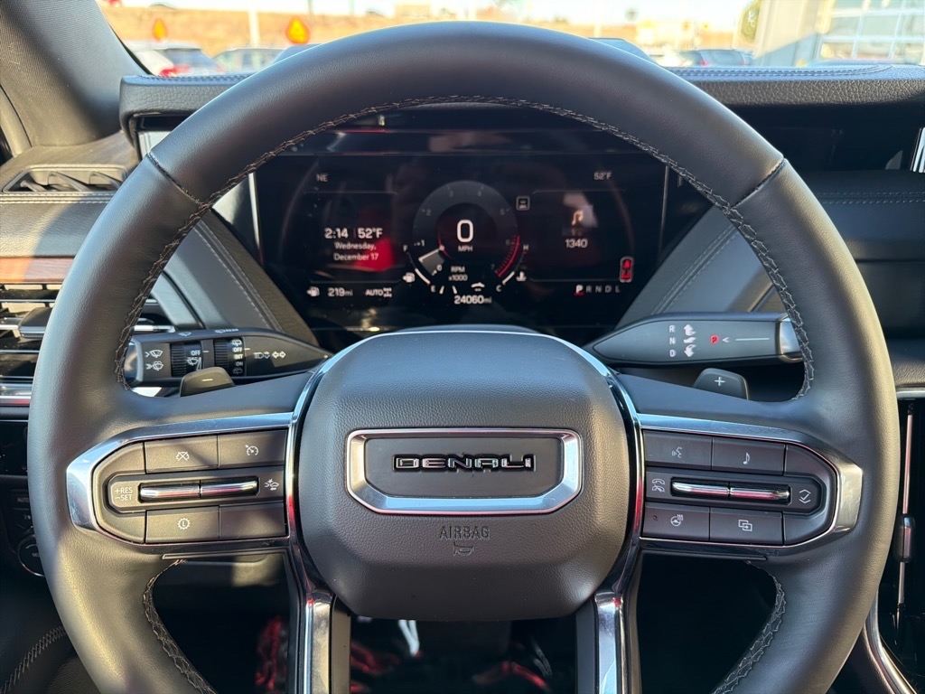 GMC Yukon XL Denali 4WD 2025