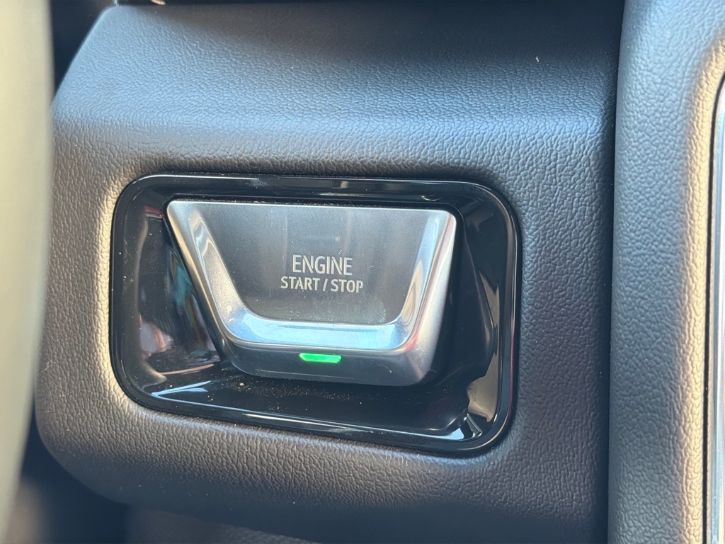 GMC Yukon XL Denali 4WD 2025