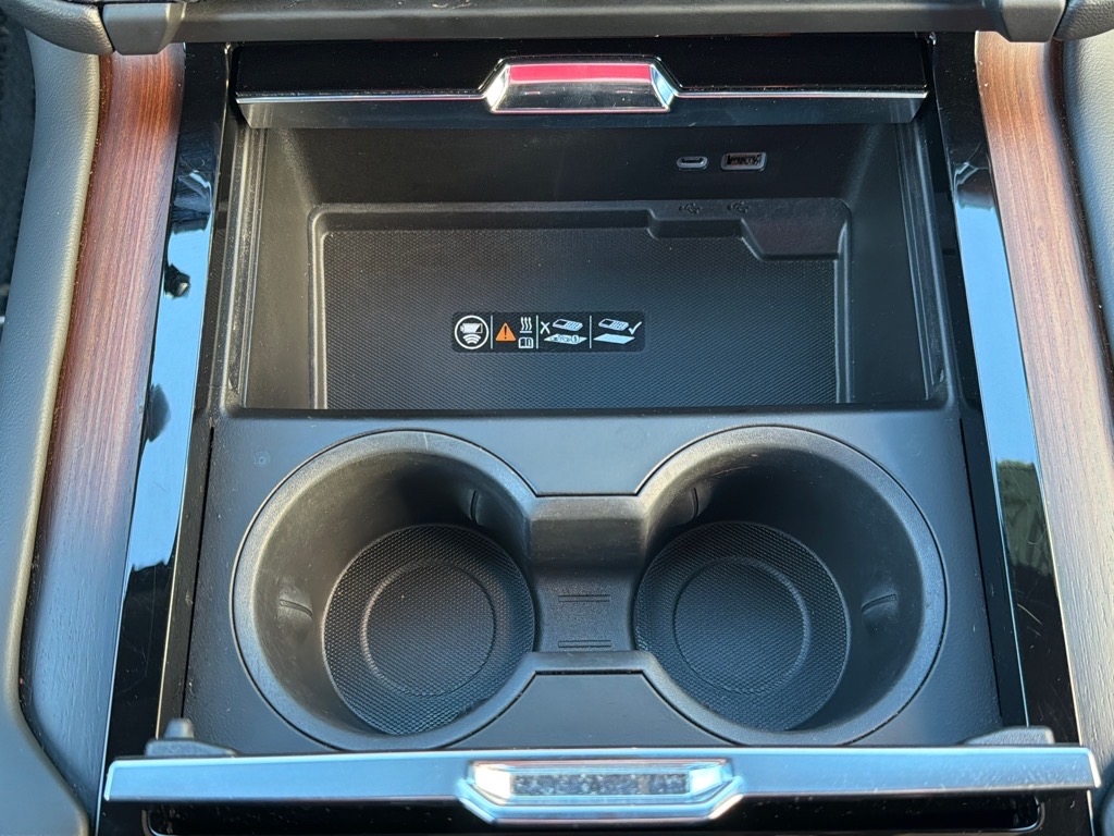 GMC Yukon XL Denali 4WD 2025