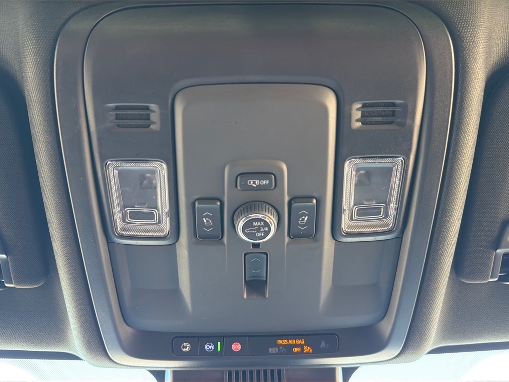 GMC Yukon XL Denali 4WD 2025