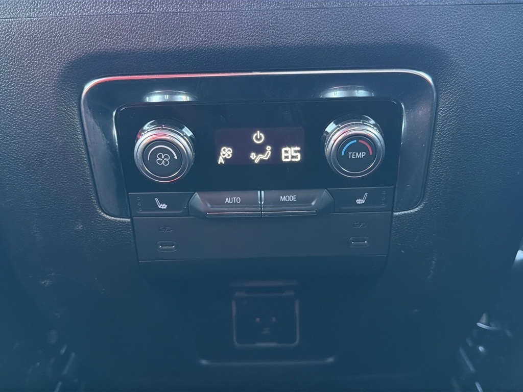 GMC Yukon XL Denali 4WD 2025