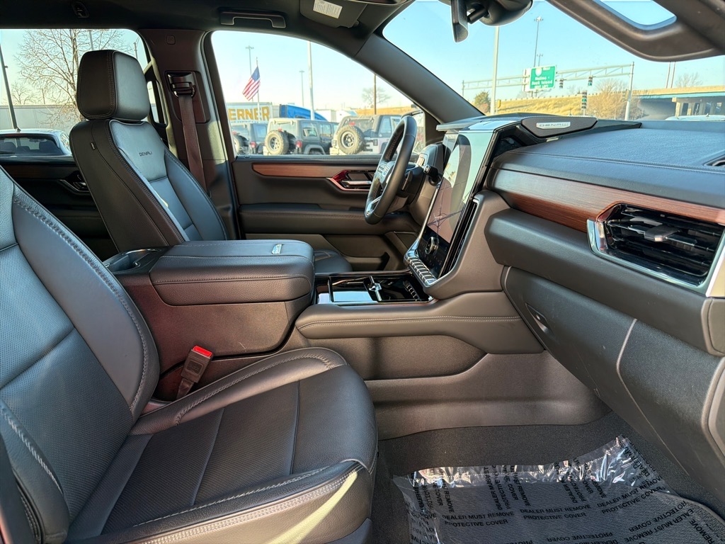 GMC Yukon XL Denali 4WD 2025