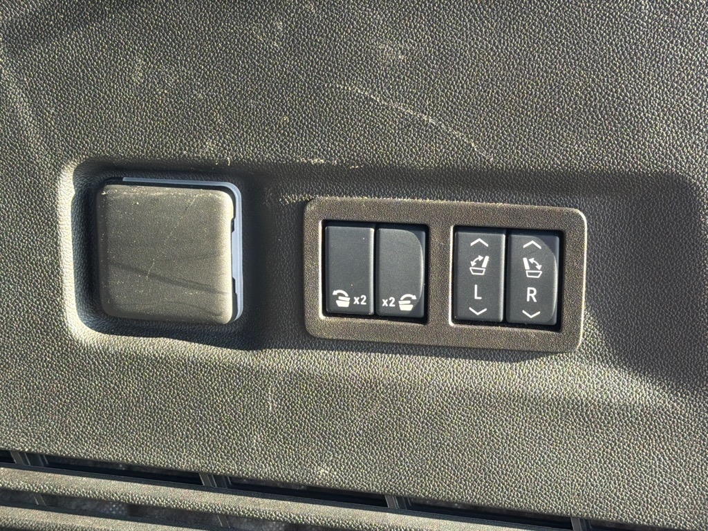 GMC Yukon XL Denali 4WD 2025