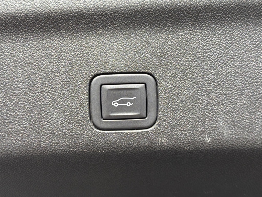 GMC Yukon XL Denali 4WD 2025