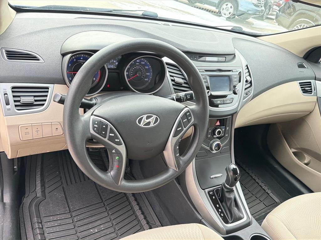 Hyundai Elantra SE 6AT 2015