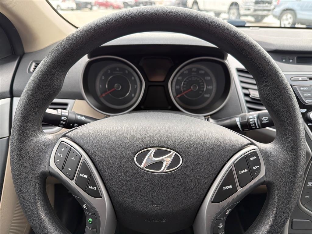 Hyundai Elantra SE 6AT 2015