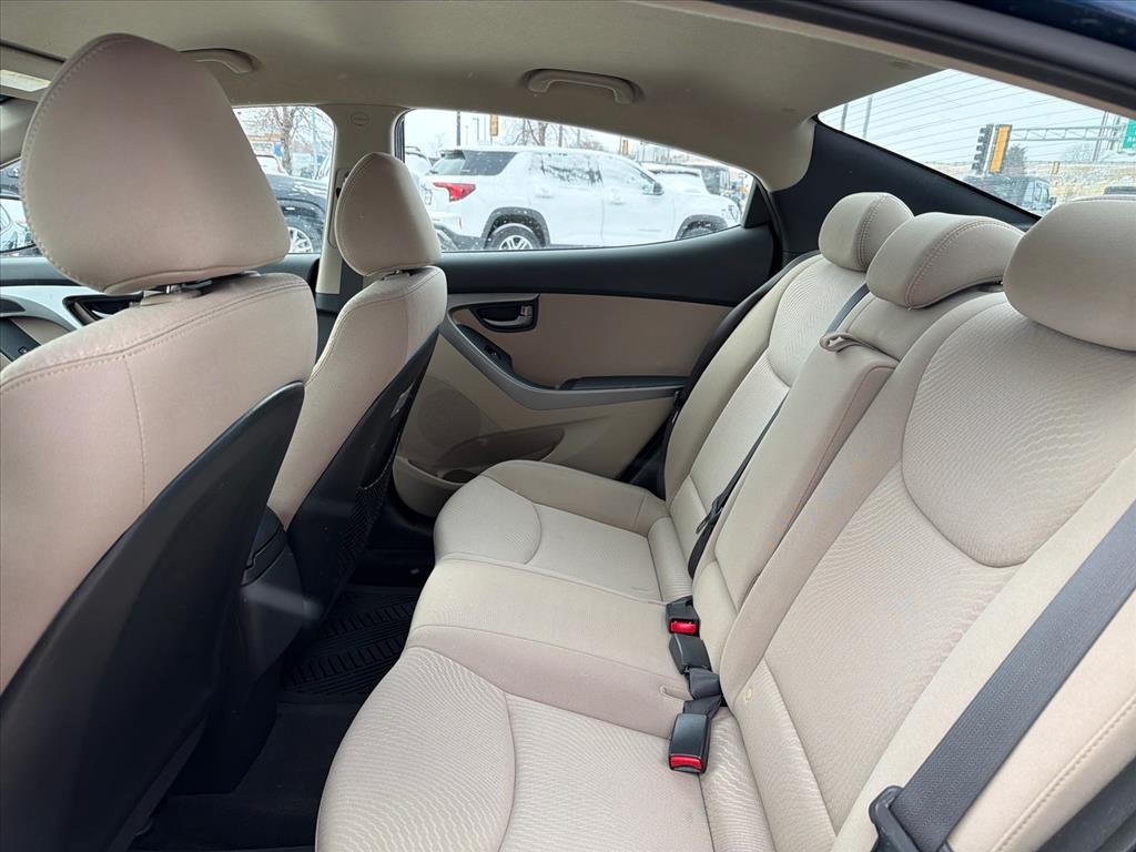 Hyundai Elantra SE 6AT 2015