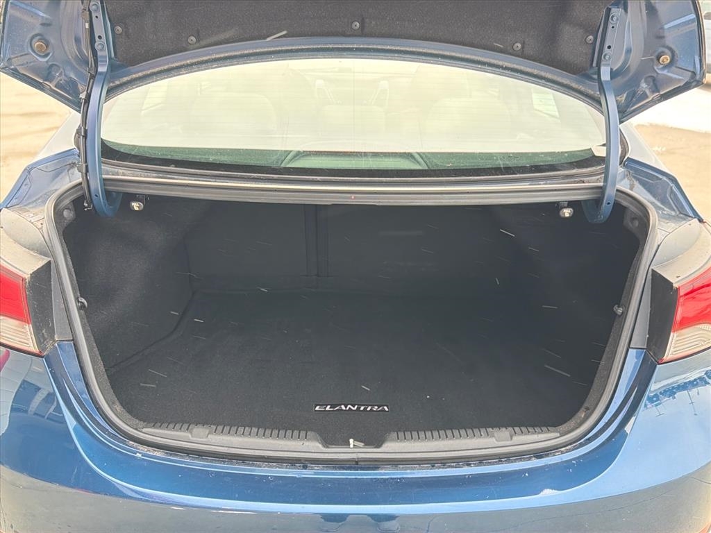 Hyundai Elantra SE 6AT 2015