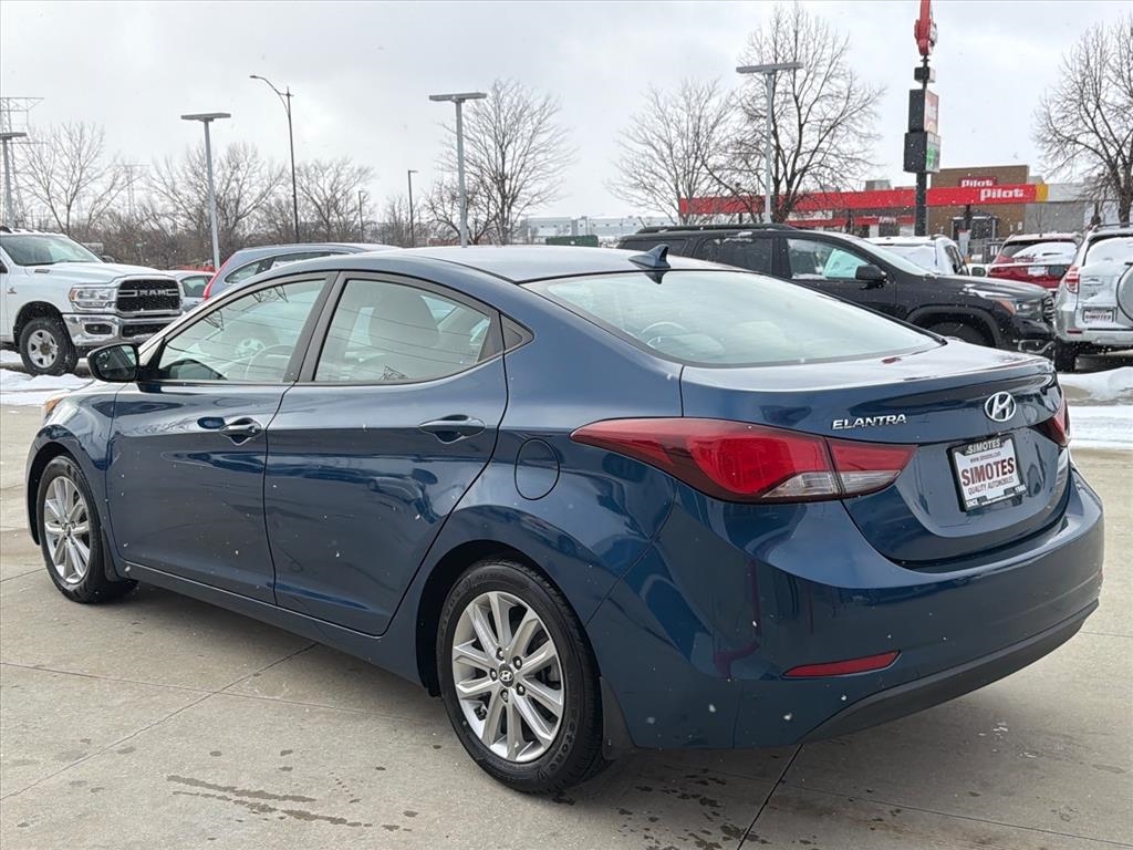 Hyundai Elantra SE 6AT 2015