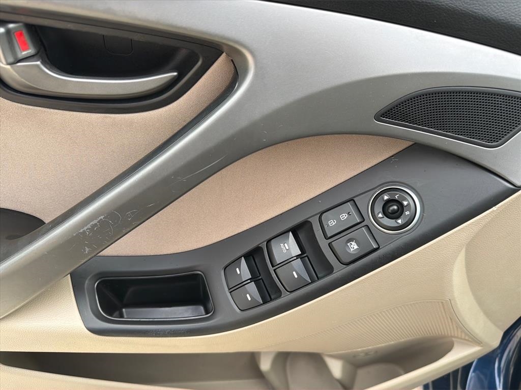 Hyundai Elantra SE 6AT 2015