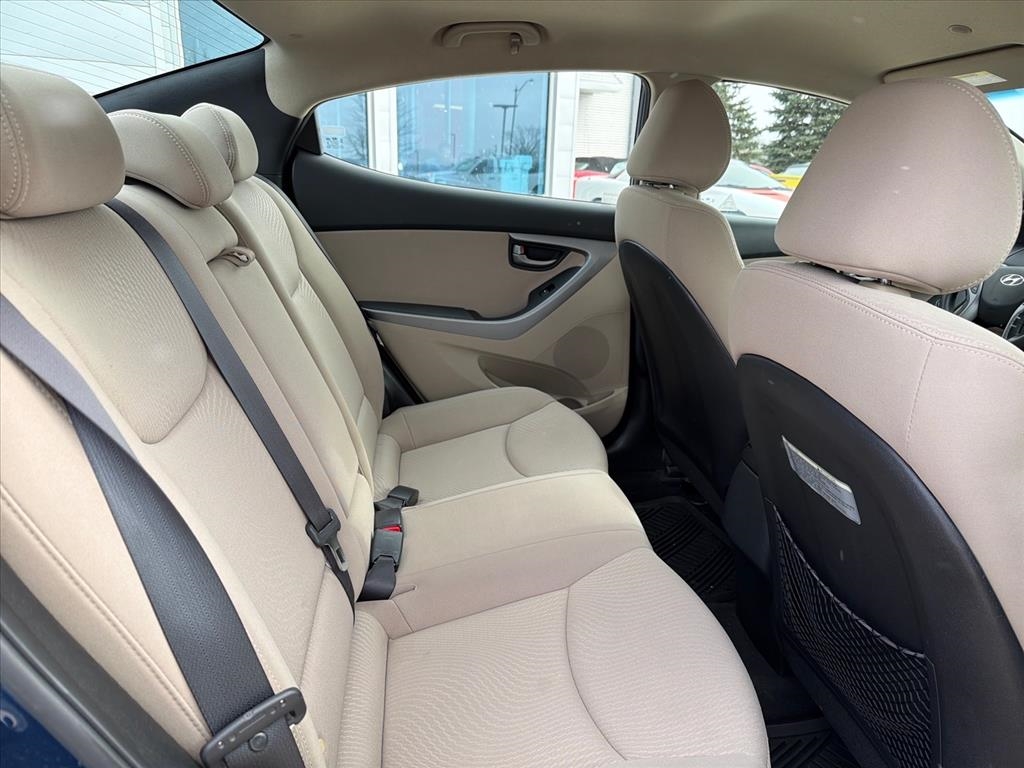 Hyundai Elantra SE 6AT 2015