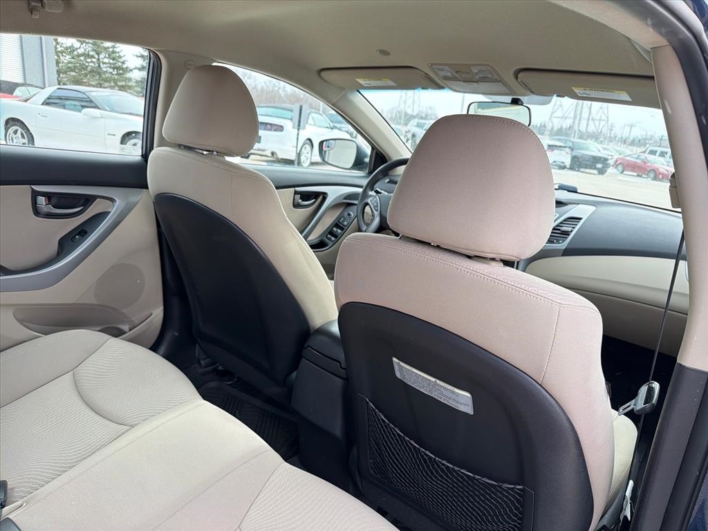 Hyundai Elantra SE 6AT 2015