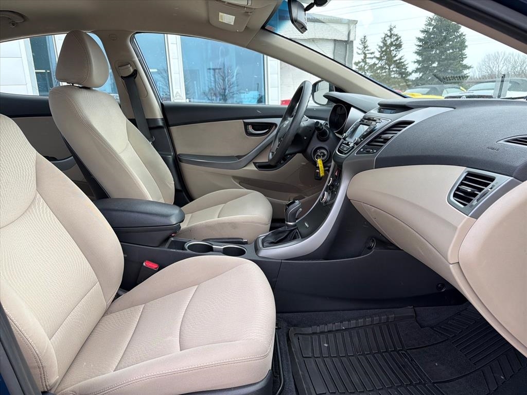 Hyundai Elantra SE 6AT 2015