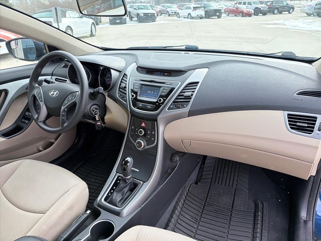 Hyundai Elantra SE 6AT 2015