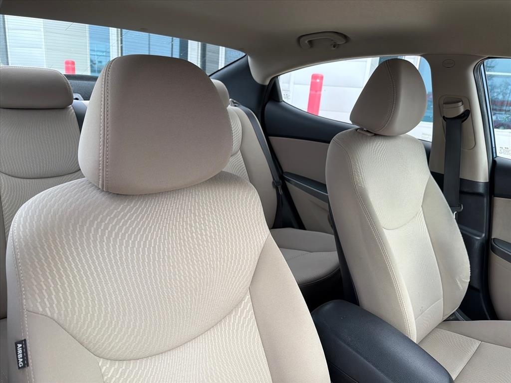 Hyundai Elantra SE 6AT 2015