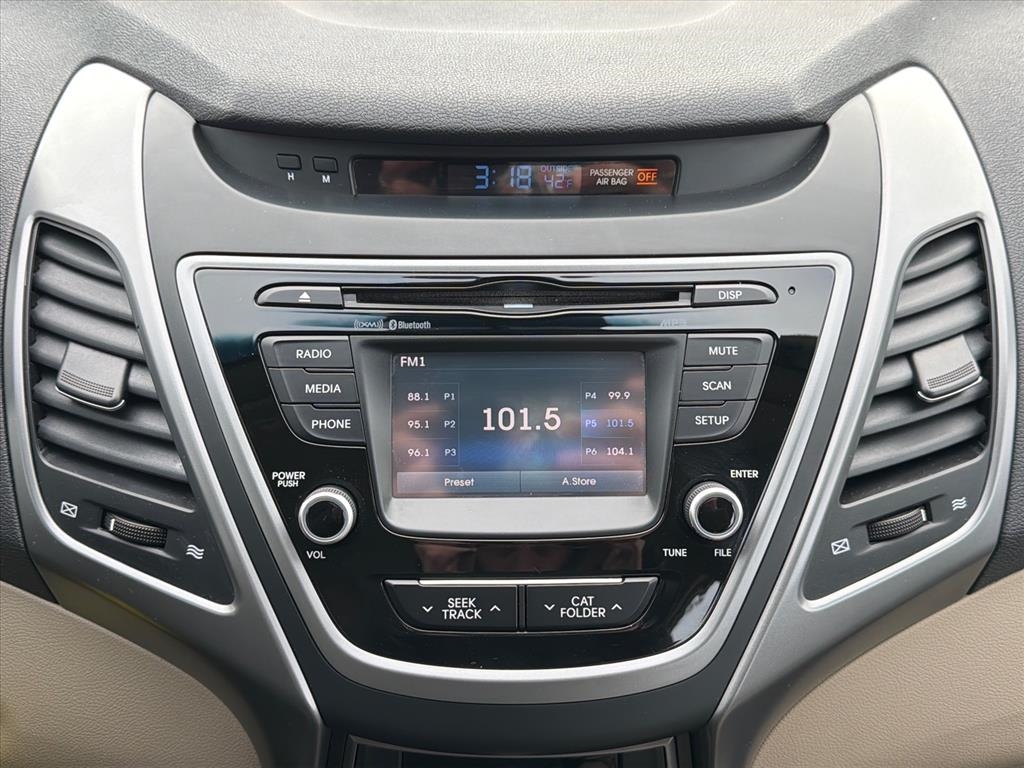 Hyundai Elantra SE 6AT 2015