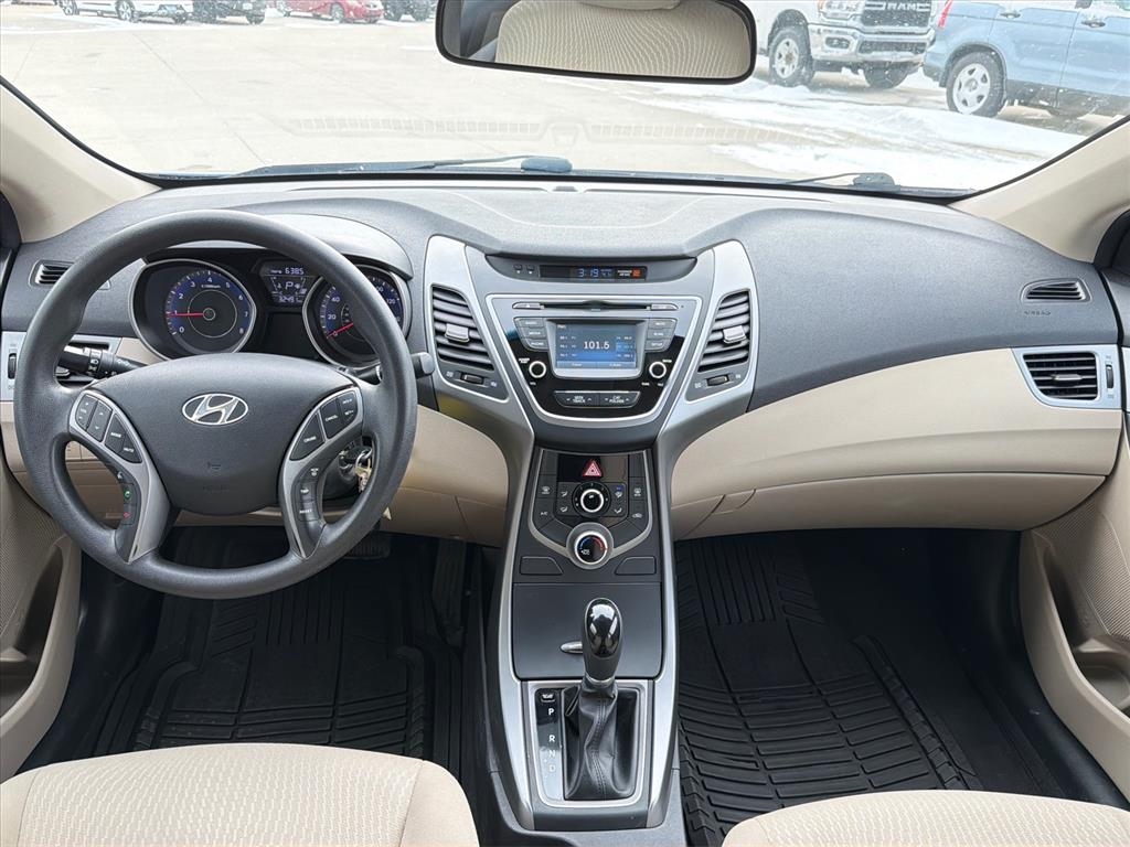 Hyundai Elantra SE 6AT 2015