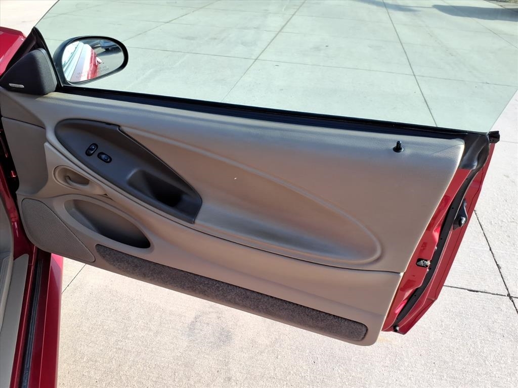 Ford Mustang GT Deluxe Convertible 2002