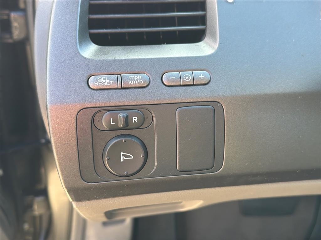 Honda Civic LX Coupe 5-Speed AT 2011