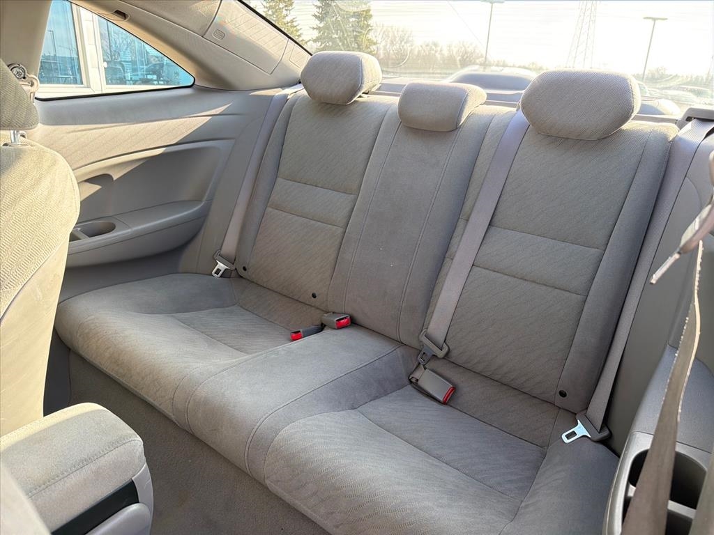 Honda Civic LX Coupe 5-Speed AT 2011