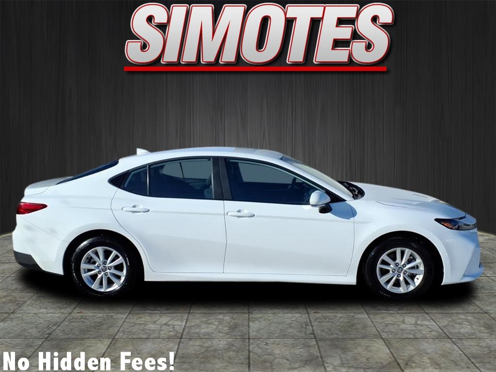 Toyota Camry Hybrid LE 2025