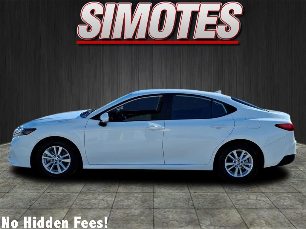 Toyota Camry Hybrid LE 2025