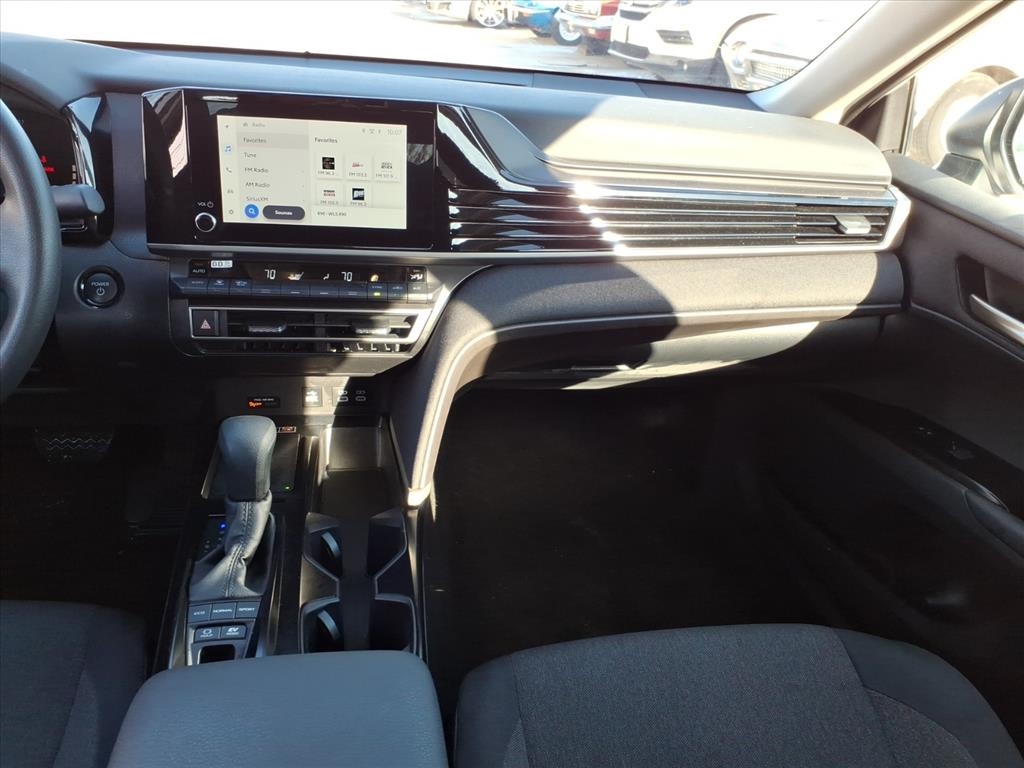 Toyota Camry Hybrid LE 2025