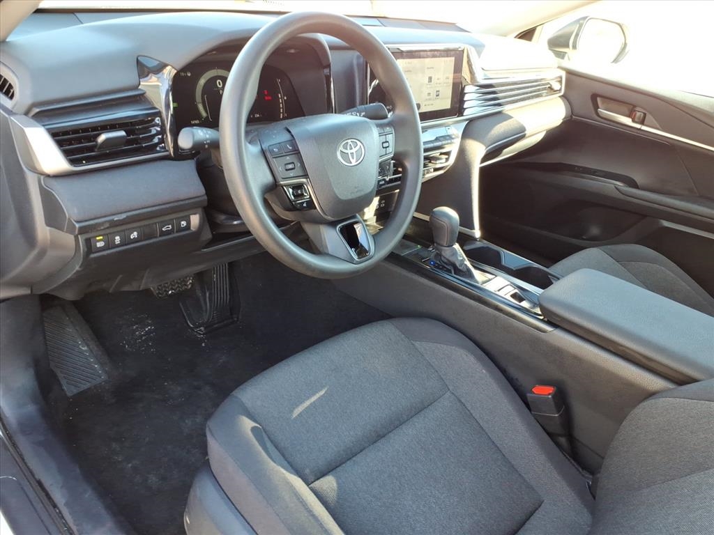 Toyota Camry Hybrid LE 2025