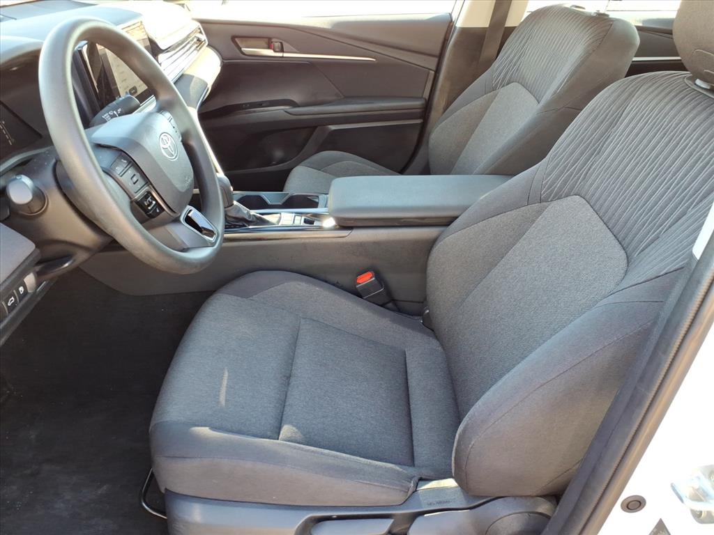 Toyota Camry Hybrid LE 2025