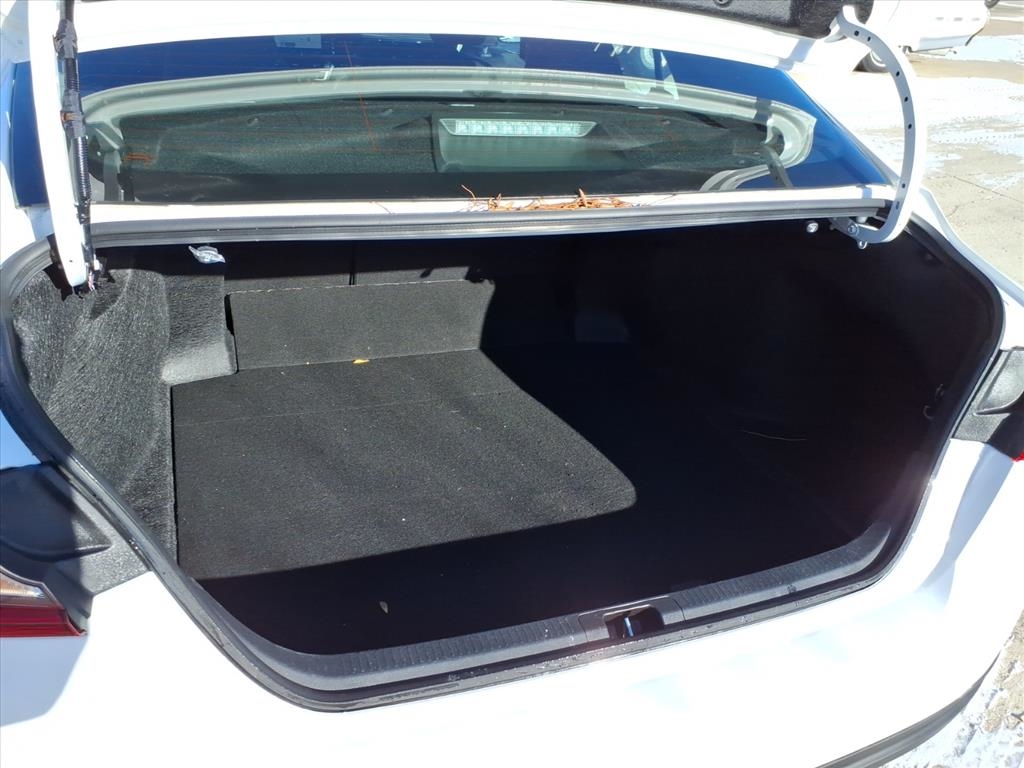 Toyota Camry Hybrid LE 2025