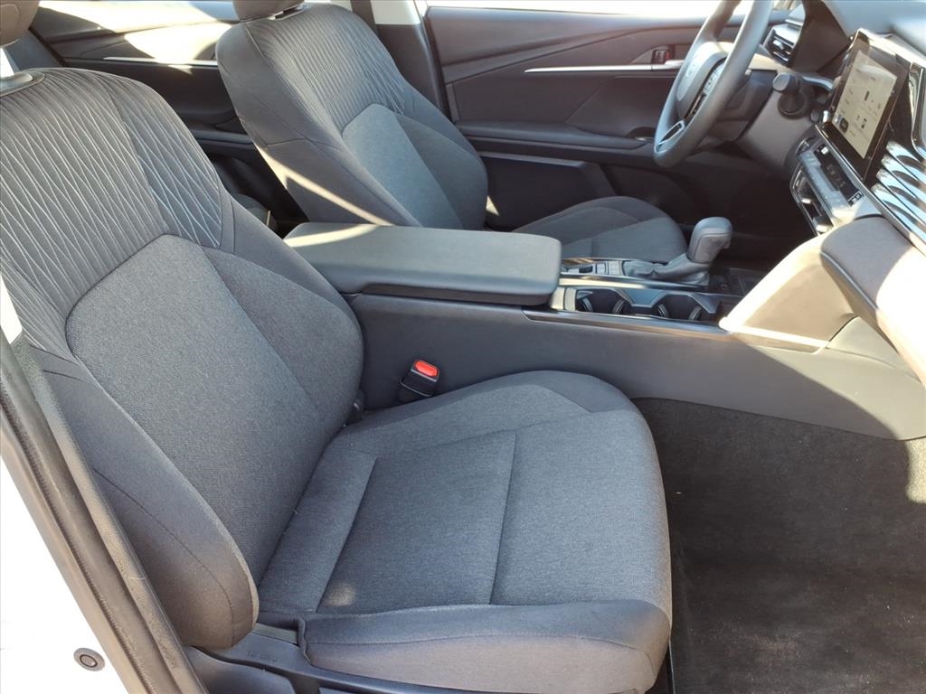 Toyota Camry Hybrid LE 2025