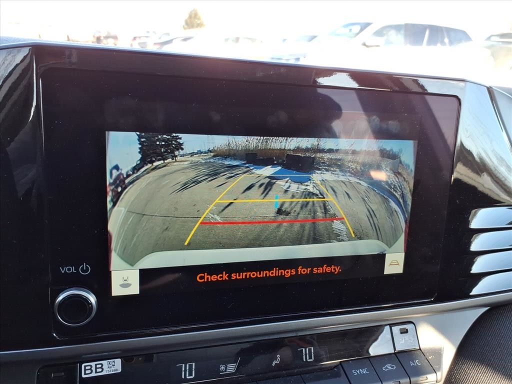 Toyota Camry Hybrid LE 2025