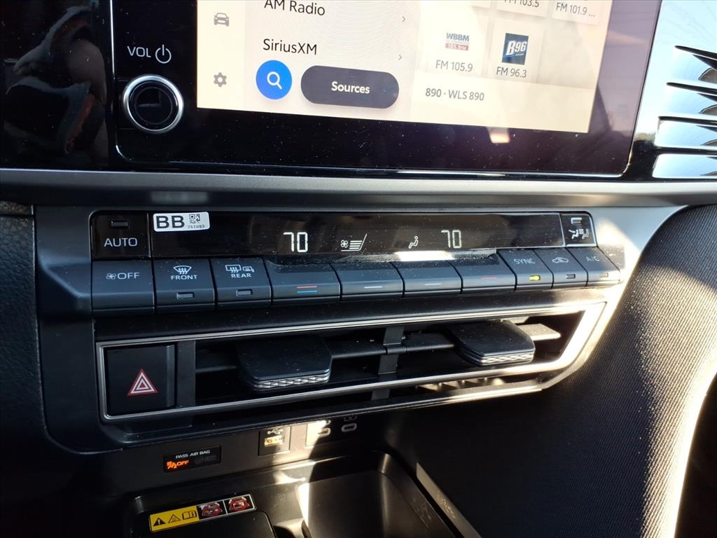 Toyota Camry Hybrid LE 2025