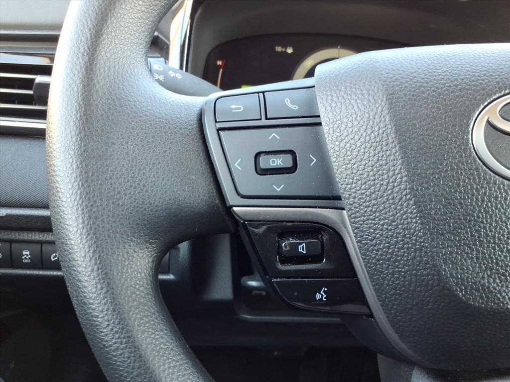 Toyota Camry Hybrid LE 2025