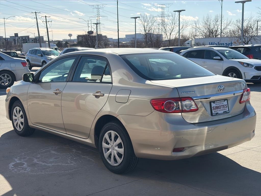 Toyota Corolla LE 4-Speed AT 2011